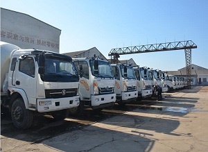 河南暢路——專(zhuān)注生產(chǎn)水泥罐車(chē)廠家 電話18595622000